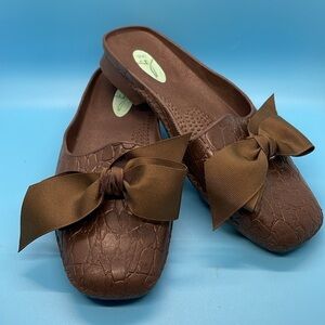 Oka b. Okabashi Brown Croc Flats with Ribbon Bow - Size M